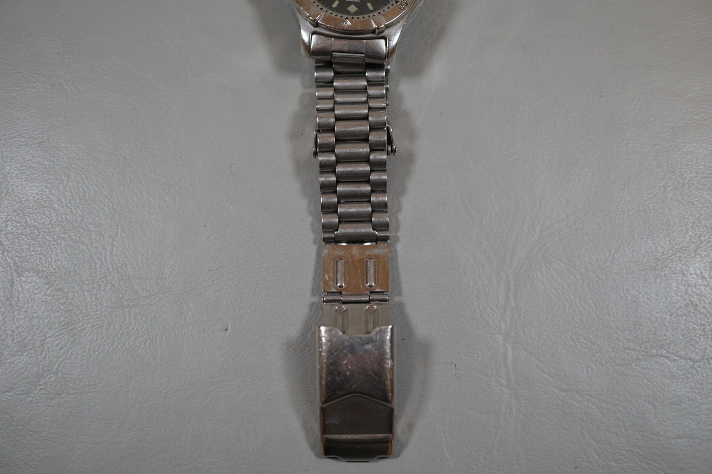 Tag Heuer Professional 2000 WE1210-R Black Dial 200M Quartz Watch