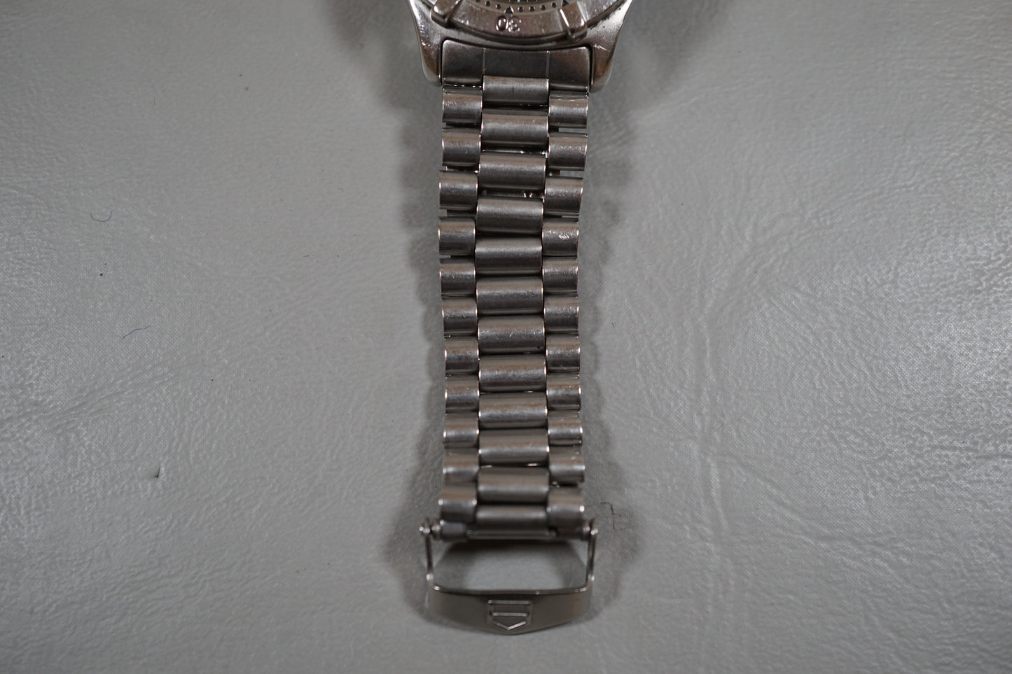 Tag Heuer Professional 2000 WE1210-R Black Dial 200M Quartz Watch