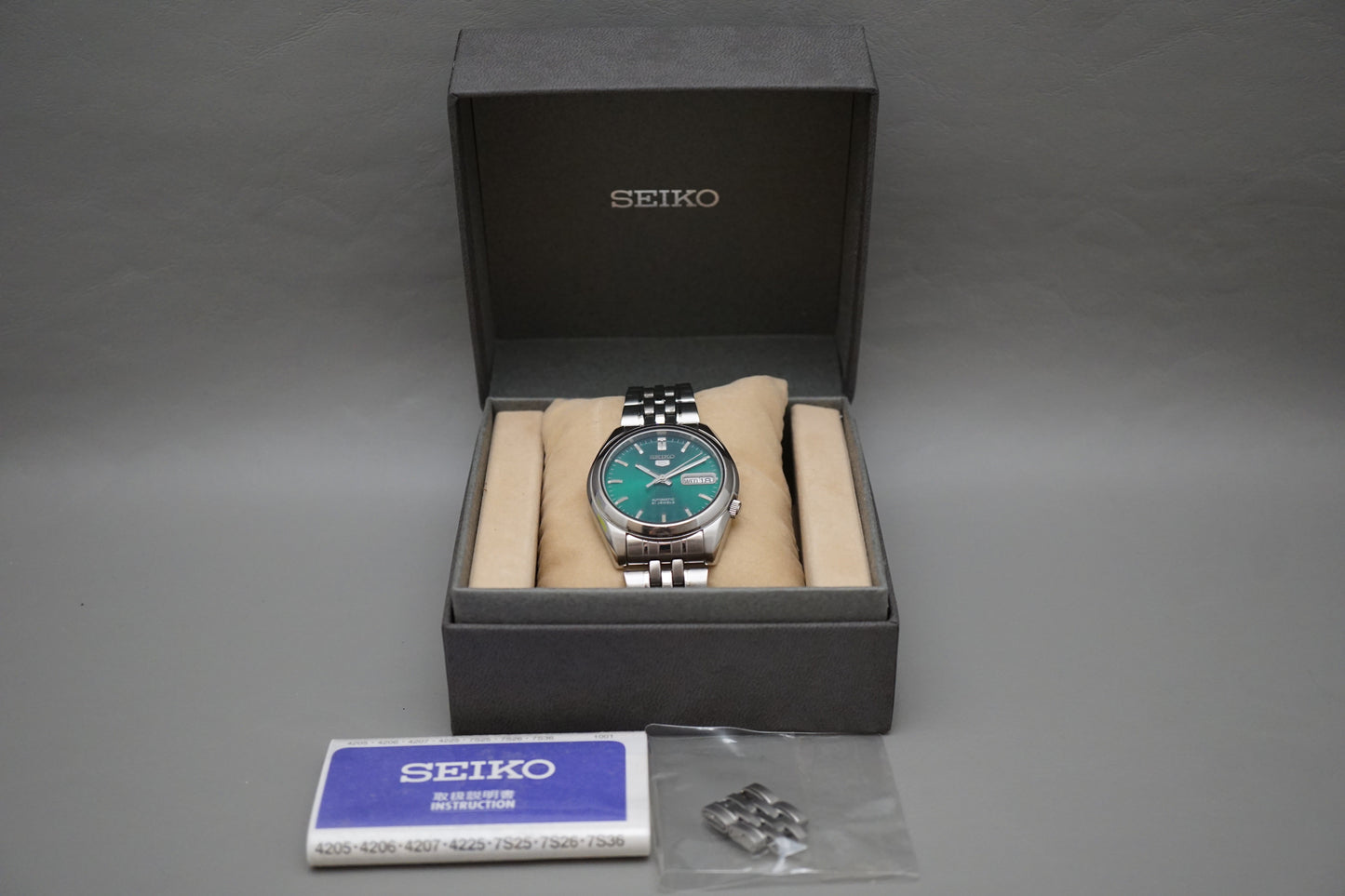 Seiko 5 SNK543K1 7S26 Rare Emerald Green Motif Dial Automatic Watch