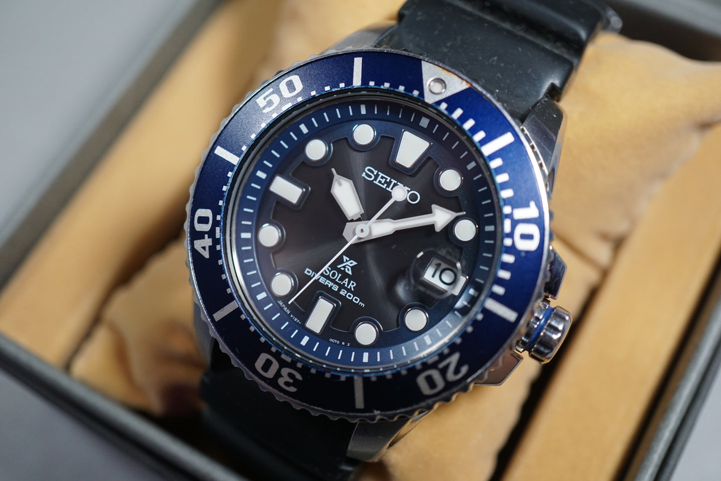 Seiko Prospex SBDJ019 V157 Divers 200M Blue Solar Quartz