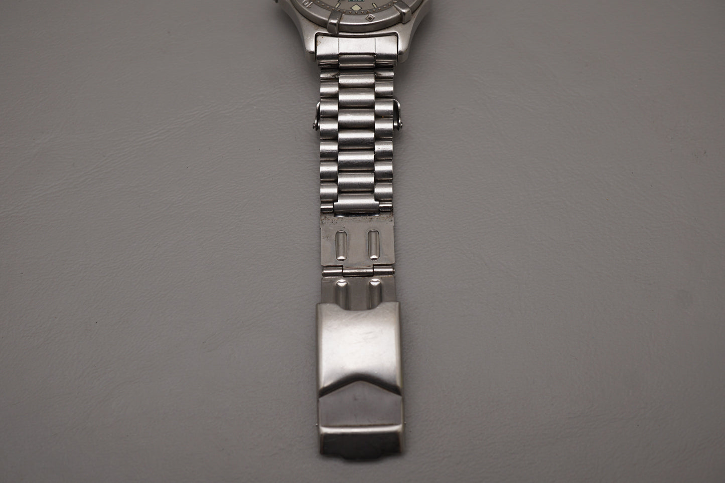 Vintage Tag Heuer 2000 962.213 Grey Dial Professional 200M Quartz Watch