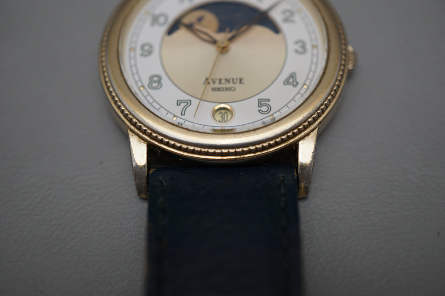 Seiko Avenue 6F34-6000 Vintage Gold Tone Moonphase Quartz Watch