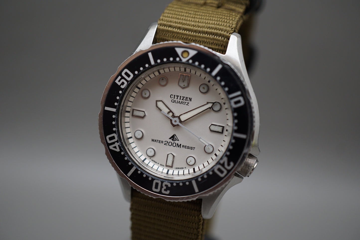 Vintage 1993 Citizen 2031-204140 33mm Diver 200M White Dial Quartz Watch
