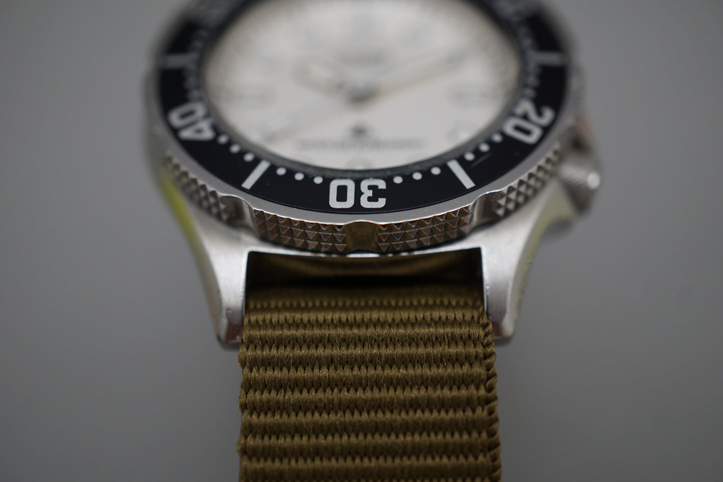 Vintage 1993 Citizen 2031-204140 33mm Diver 200M White Dial Quartz Watch