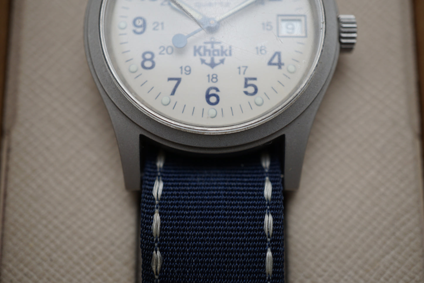 Hamilton Khaki 9797 White Dial Field 33mm Quartz Watch w/ Original Accessories