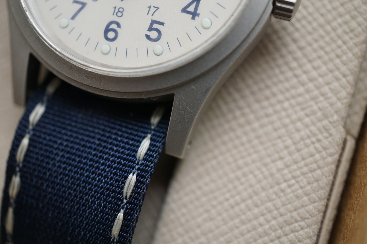 Hamilton Khaki 9797 White Dial Field 33mm Quartz Watch w/ Original Accessories
