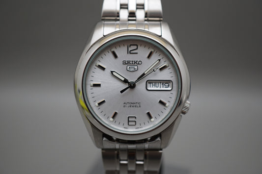 Seiko 5 SNK385 7S26 Sunburst White Silver Dial Automatic Watch