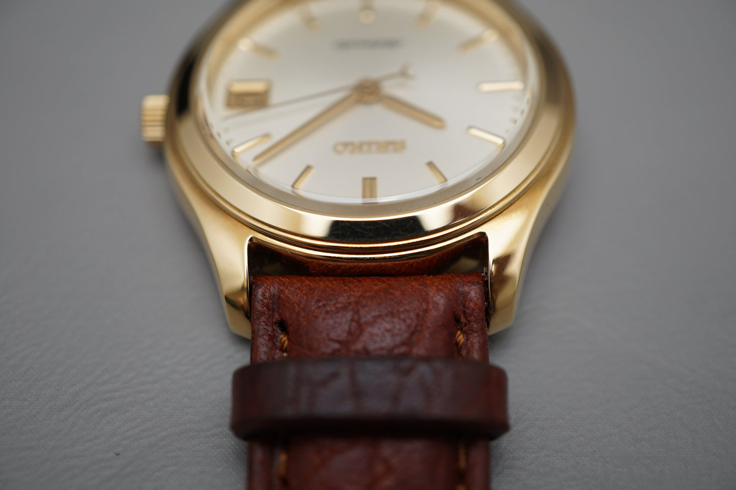 Vintage 1992 Seiko SCVK002 4S35 Gold Tone 36mm Date Automatic Watch