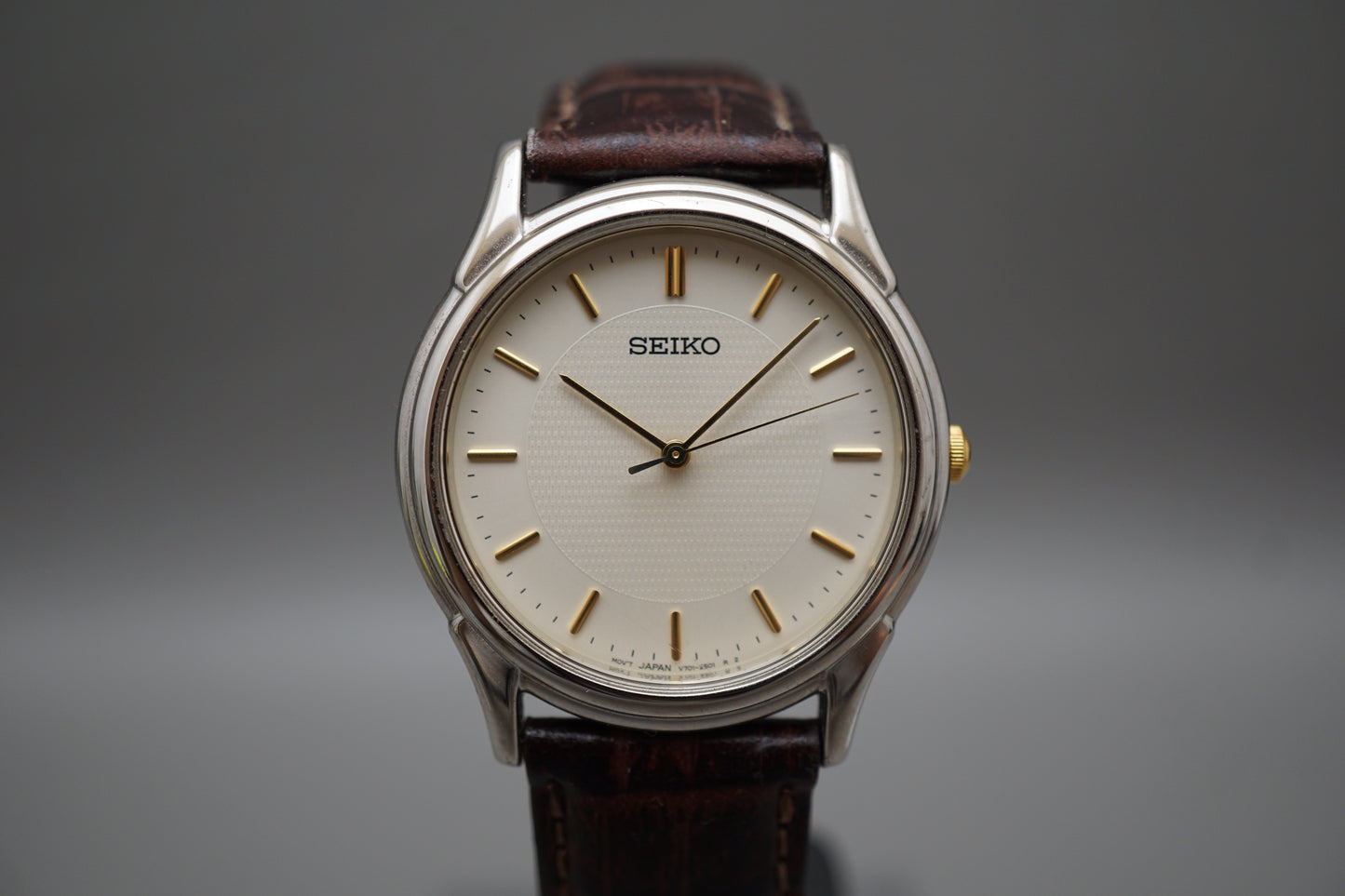 Vintage 1983 Seiko V701-1920 White Dial Gold Tone Indices Quartz Watch