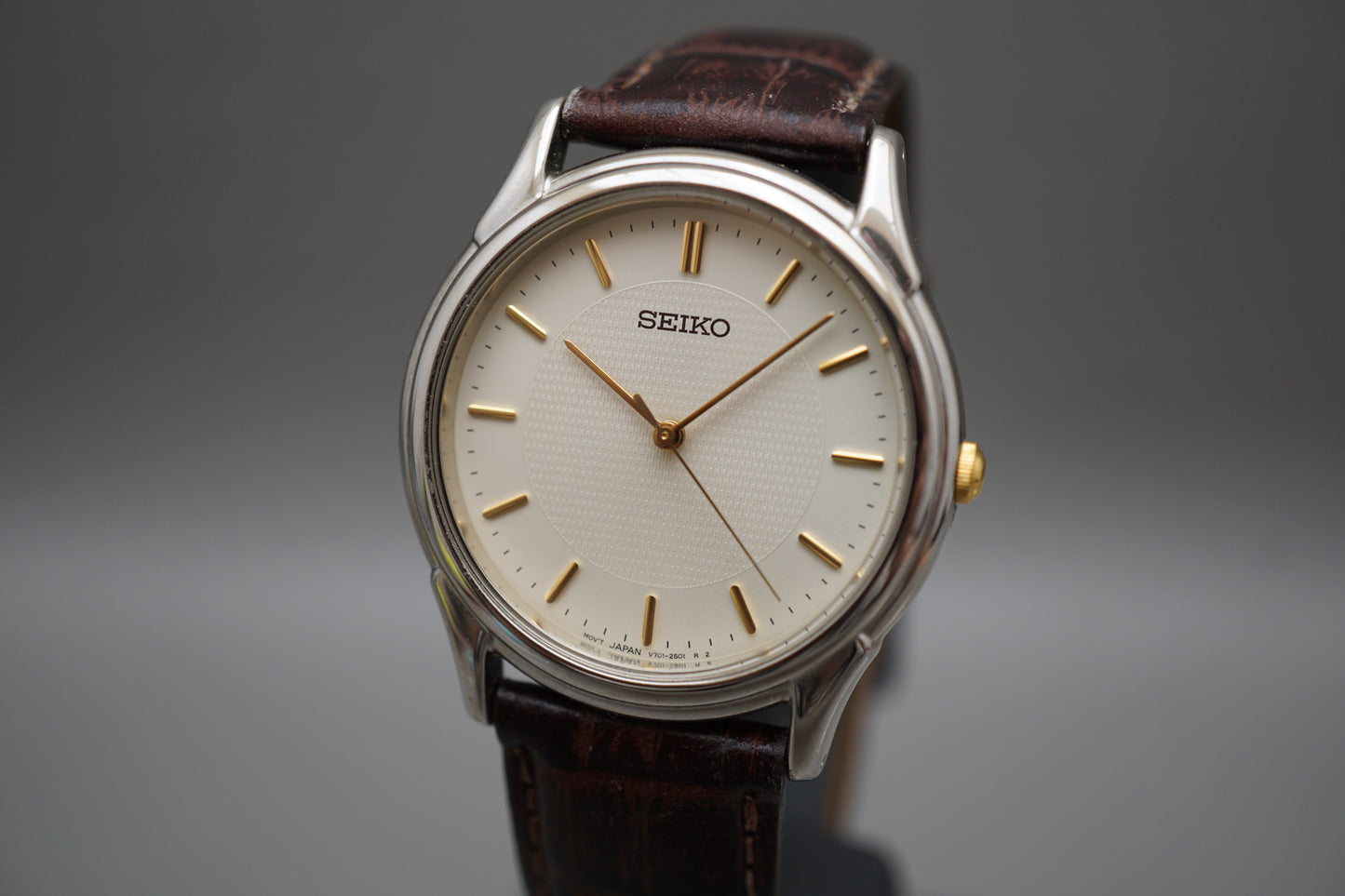 Vintage 1983 Seiko V701-1920 White Dial Gold Tone Indices Quartz Watch