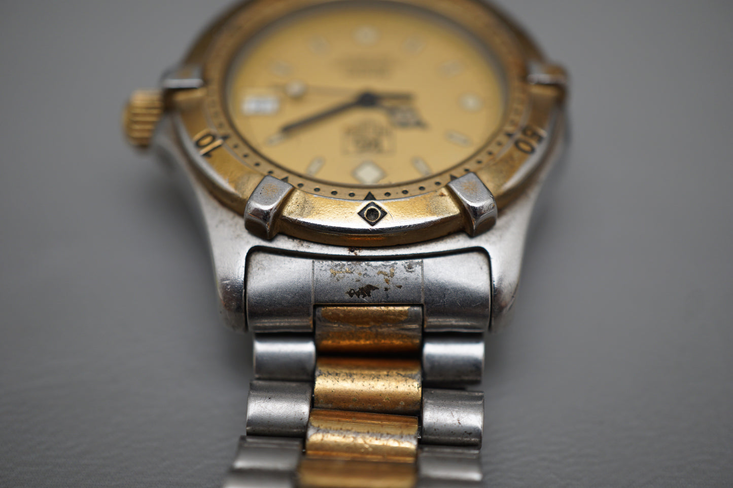 Vintage Tag Heuer 2000 964.013 Two Tone Gold Dial Professional Quartz Watch