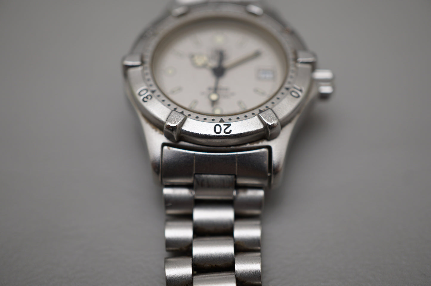 Vintage Tag Heuer 2000 962.208 Grey Dial Professional 200M Quartz Ladies Watch