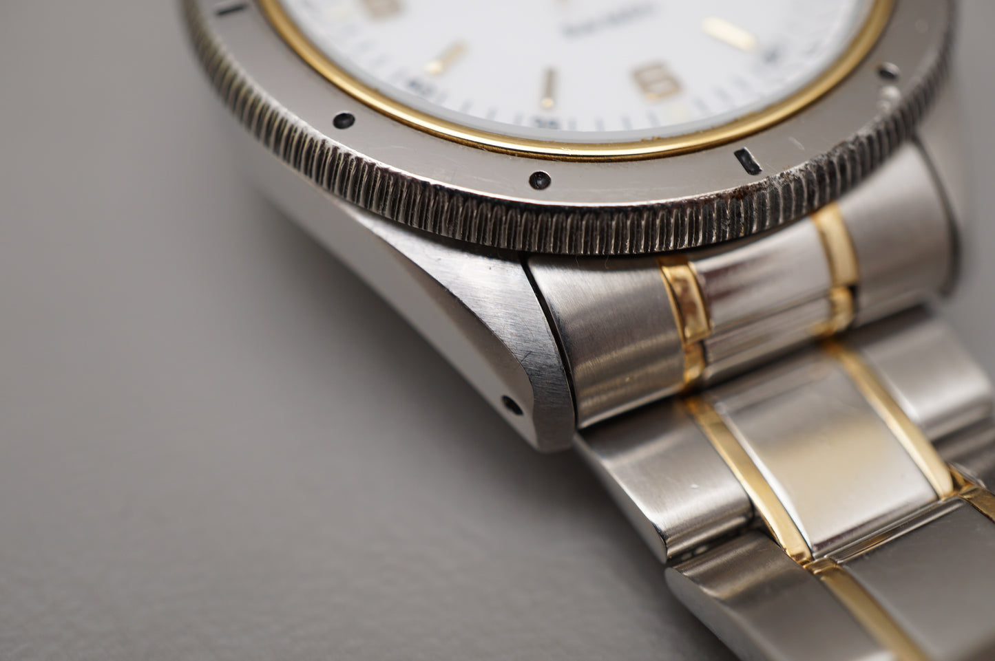 Vintage Hamilton 9774 White Dial Two Tone Sub 660Ft Quartz Watch