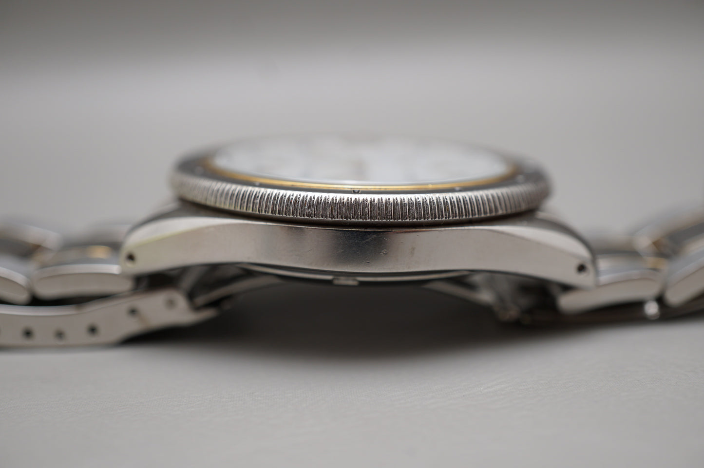 Vintage Hamilton 9774 White Dial Two Tone Sub 660Ft Quartz Watch
