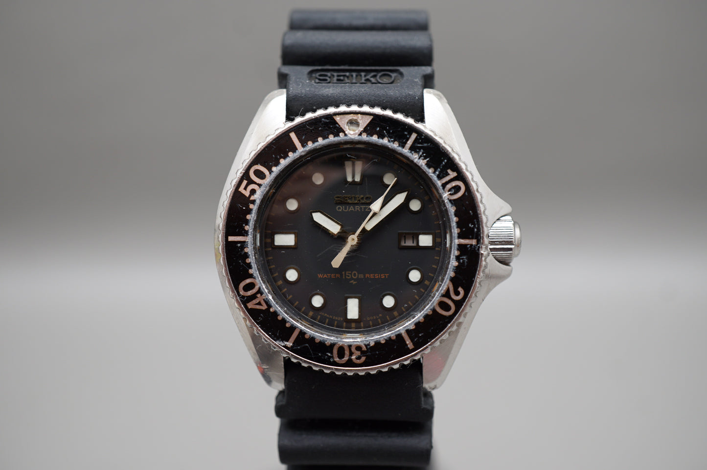 Vintage July 1980 Seiko 2625-0010 Midsize 33mm Black Dial Diver Quartz Watch