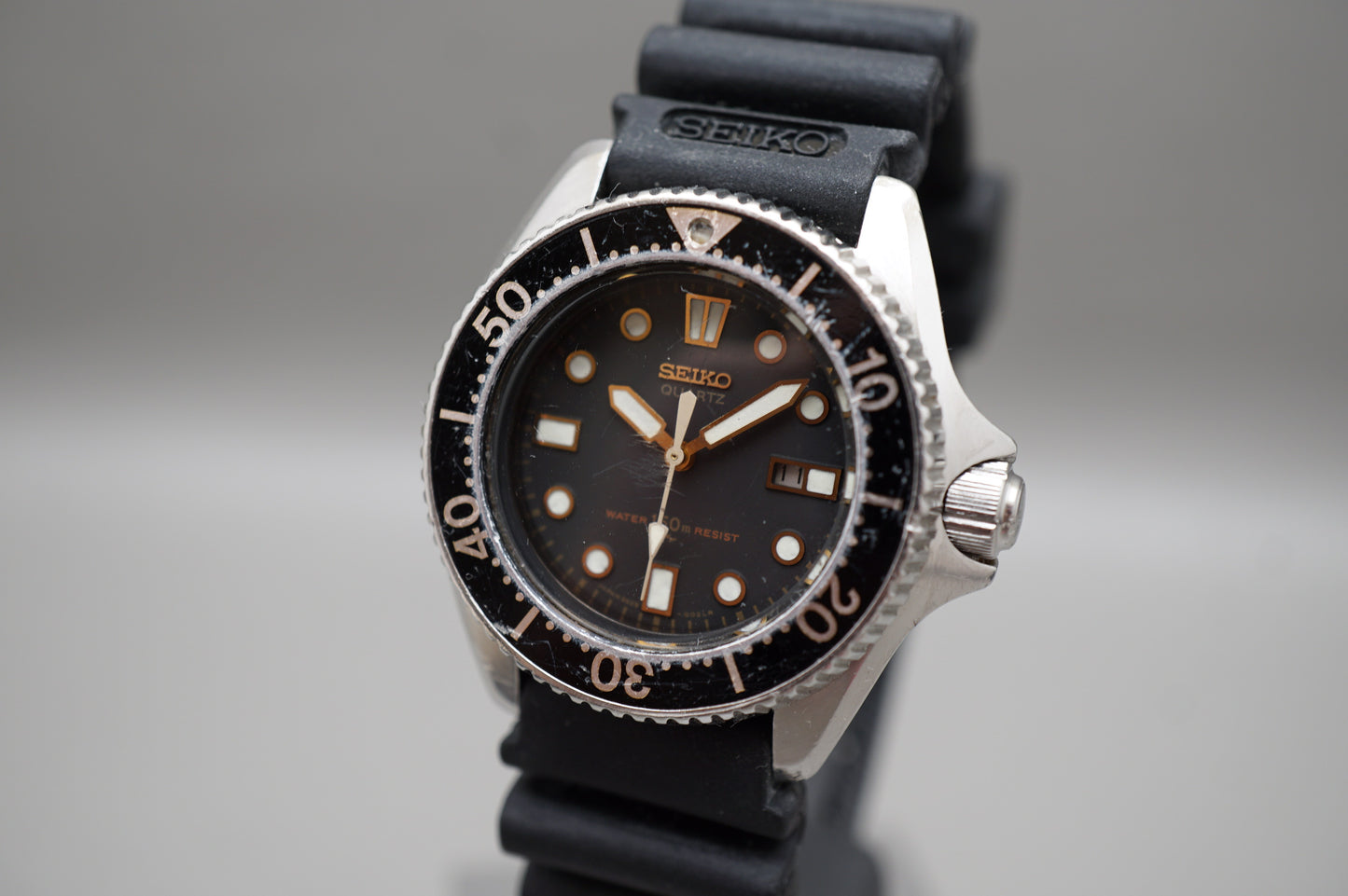 Vintage July 1980 Seiko 2625-0010 Midsize 33mm Black Dial Diver Quartz Watch