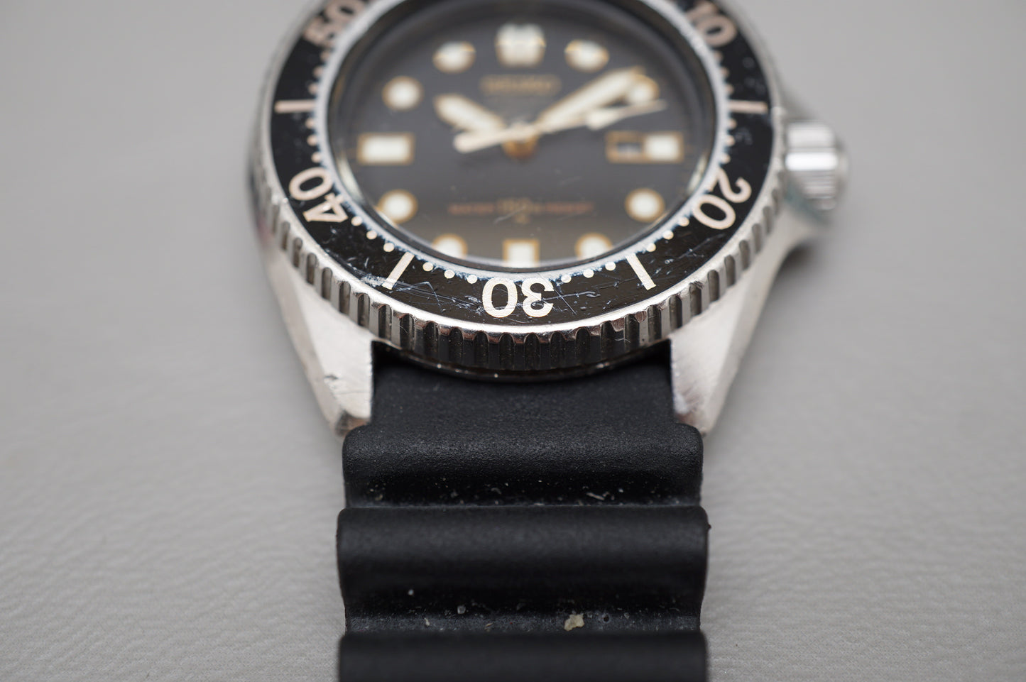 Vintage July 1980 Seiko 2625-0010 Midsize 33mm Black Dial Diver Quartz Watch