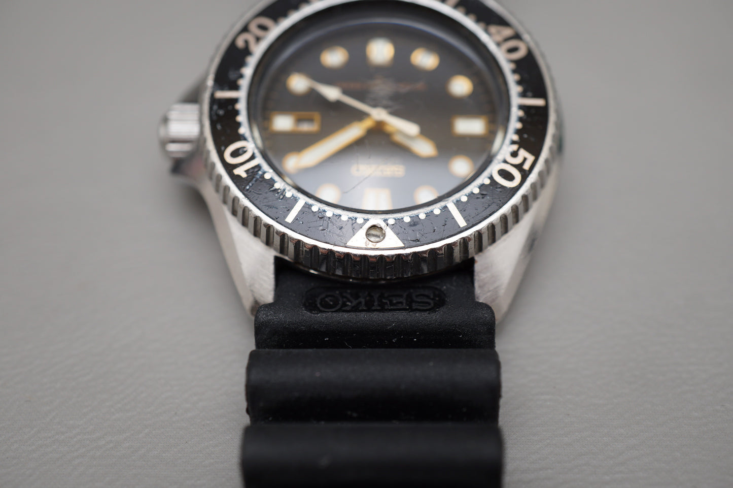 Vintage July 1980 Seiko 2625-0010 Midsize 33mm Black Dial Diver Quartz Watch