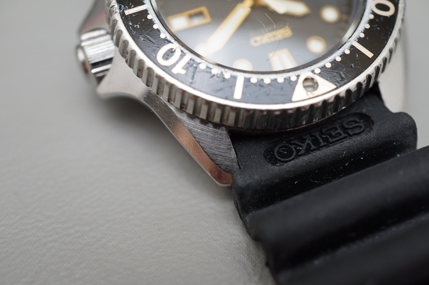 Vintage July 1980 Seiko 2625-0010 Midsize 33mm Black Dial Diver Quartz Watch