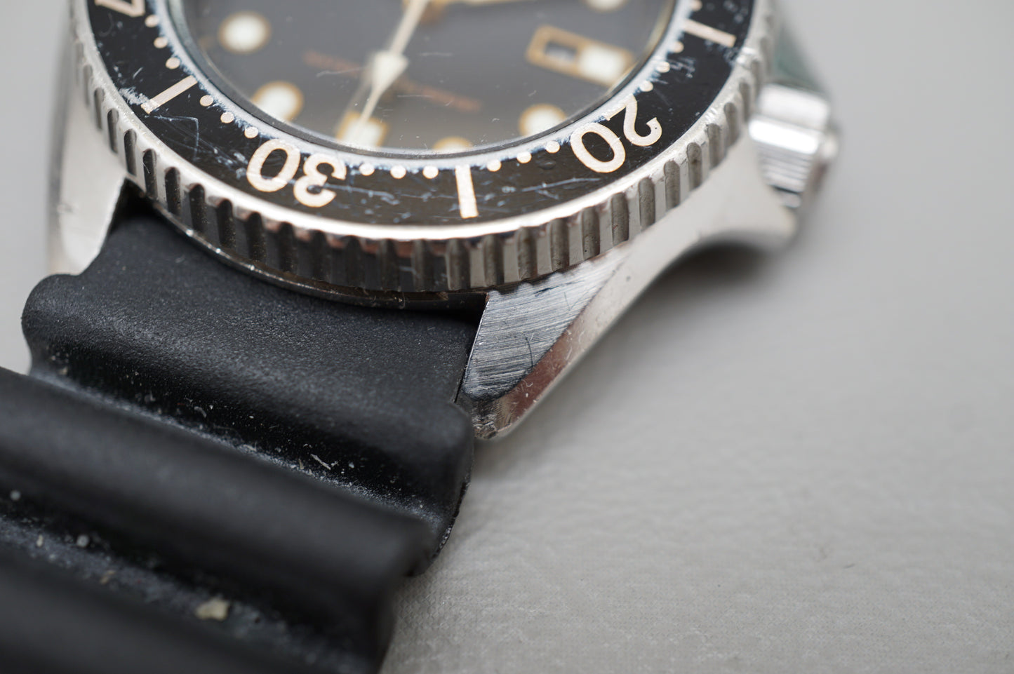 Vintage July 1980 Seiko 2625-0010 Midsize 33mm Black Dial Diver Quartz Watch