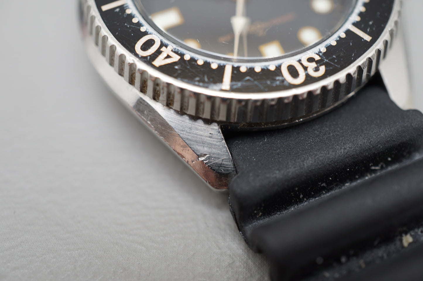 Vintage July 1980 Seiko 2625-0010 Midsize 33mm Black Dial Diver Quartz Watch
