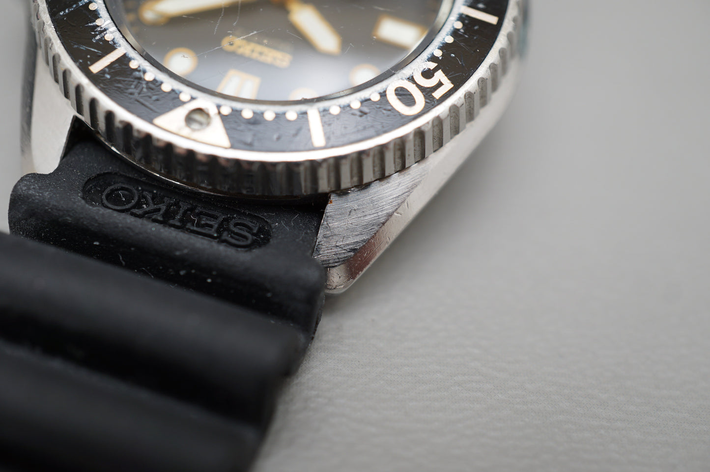 Vintage July 1980 Seiko 2625-0010 Midsize 33mm Black Dial Diver Quartz Watch