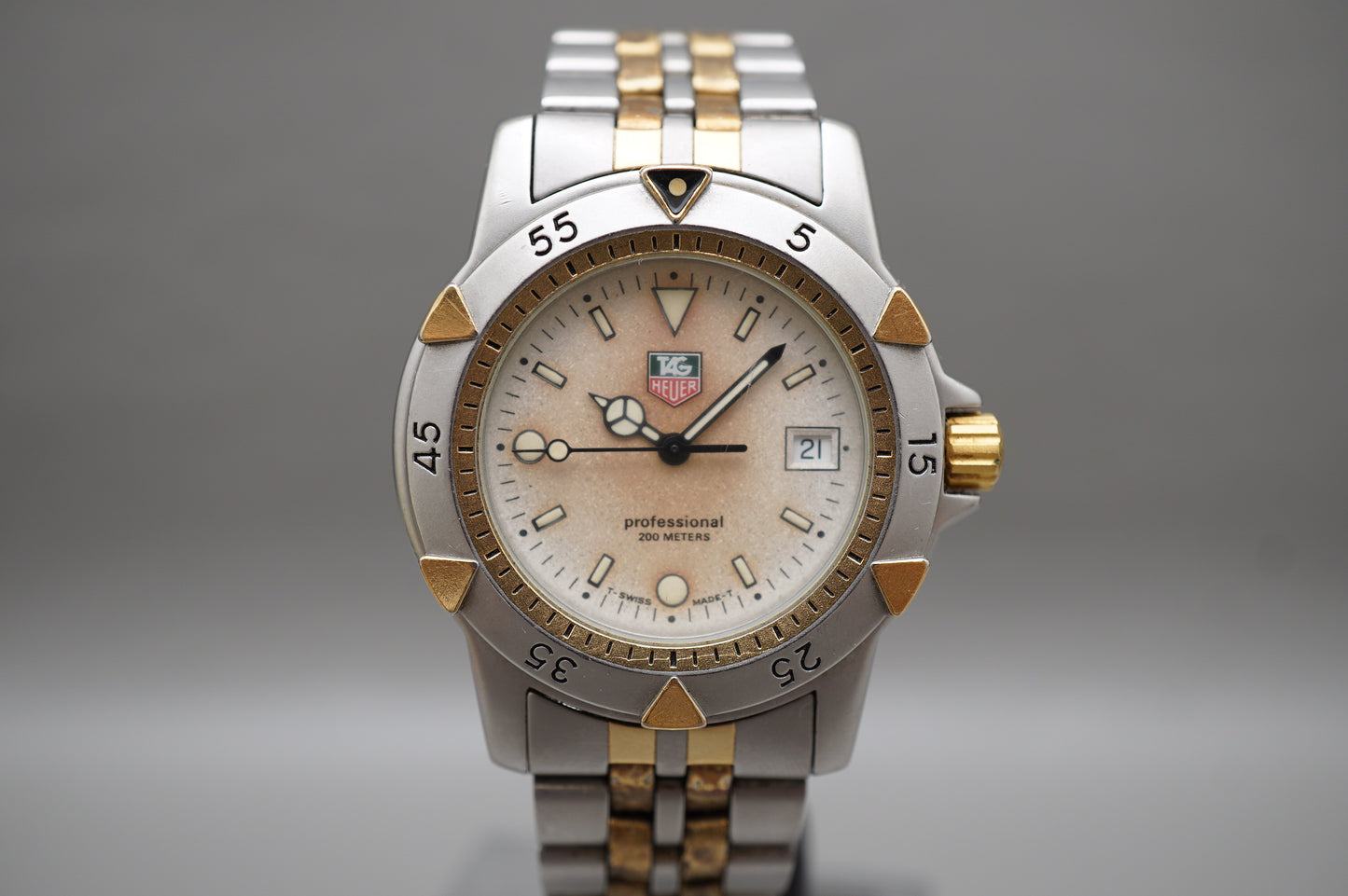 Vintage Tag Heuer 955.713G Professional Diver 200M White Two Tone Quartz Watch