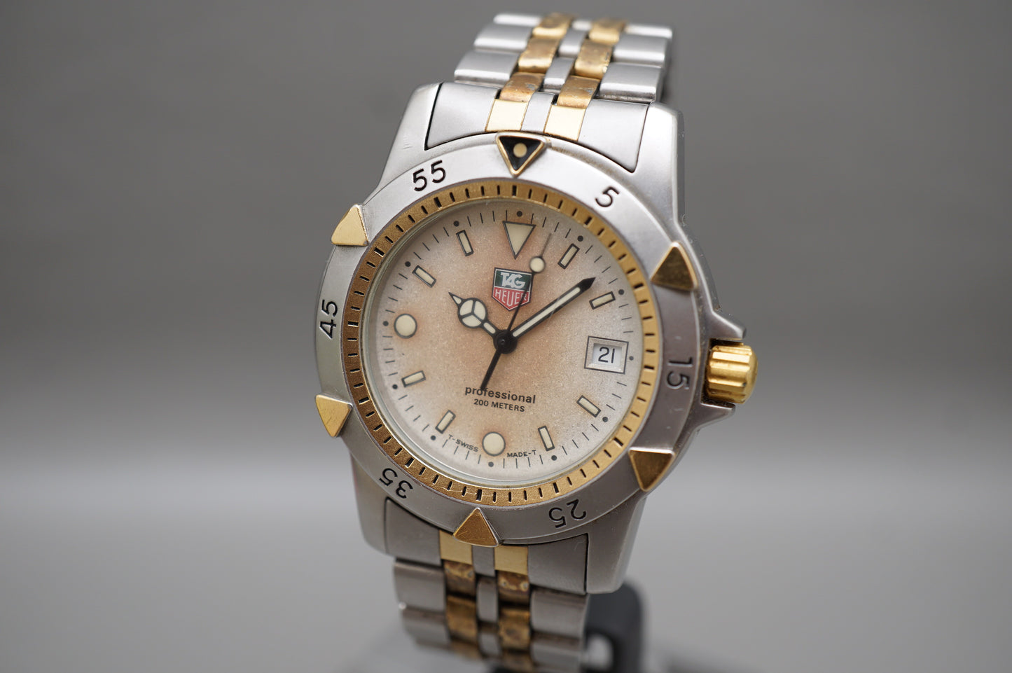 Vintage Tag Heuer 955.713G Professional Diver 200M White Two Tone Quartz Watch