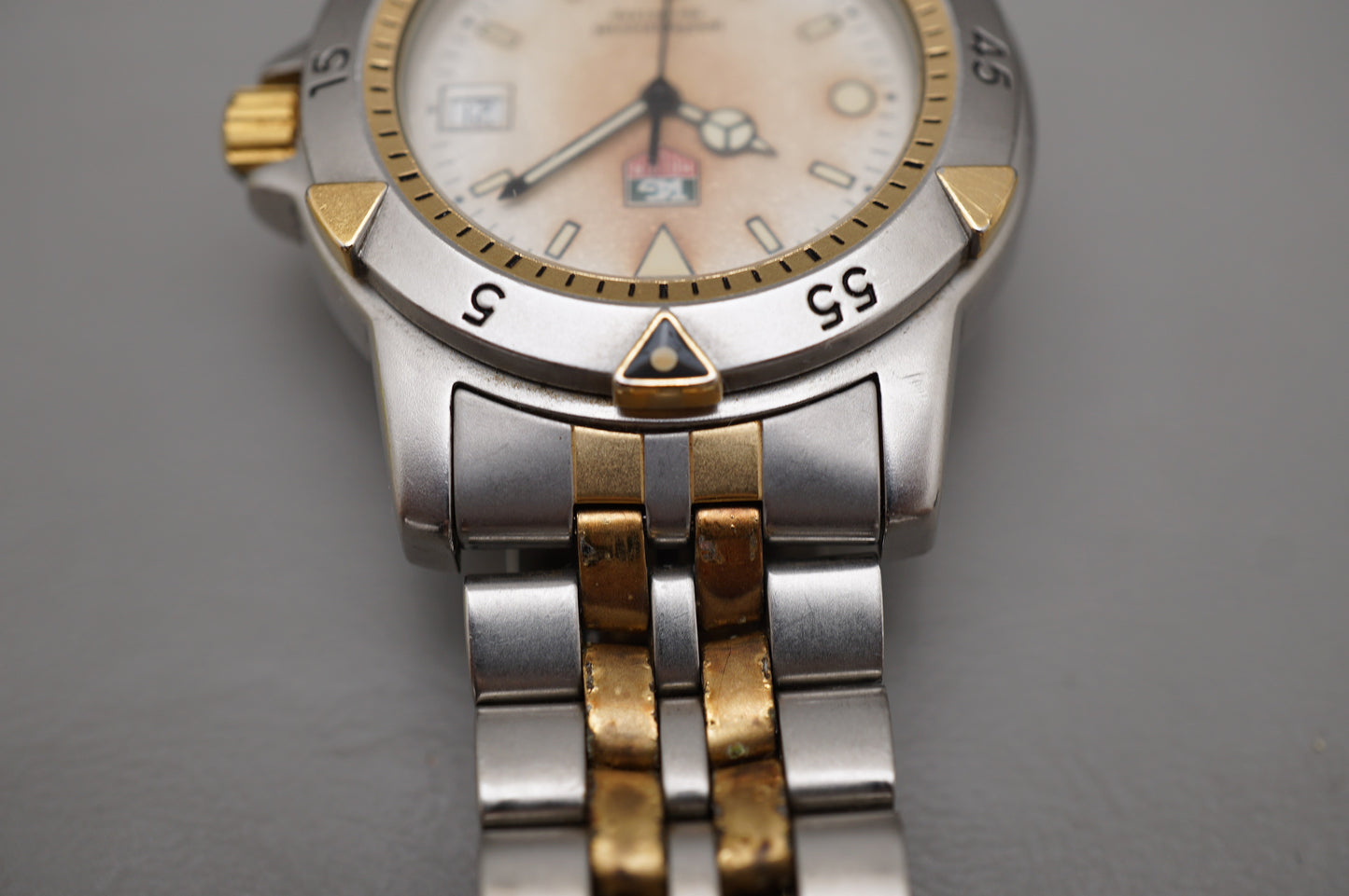 Vintage Tag Heuer 955.713G Professional Diver 200M White Two Tone Quartz Watch