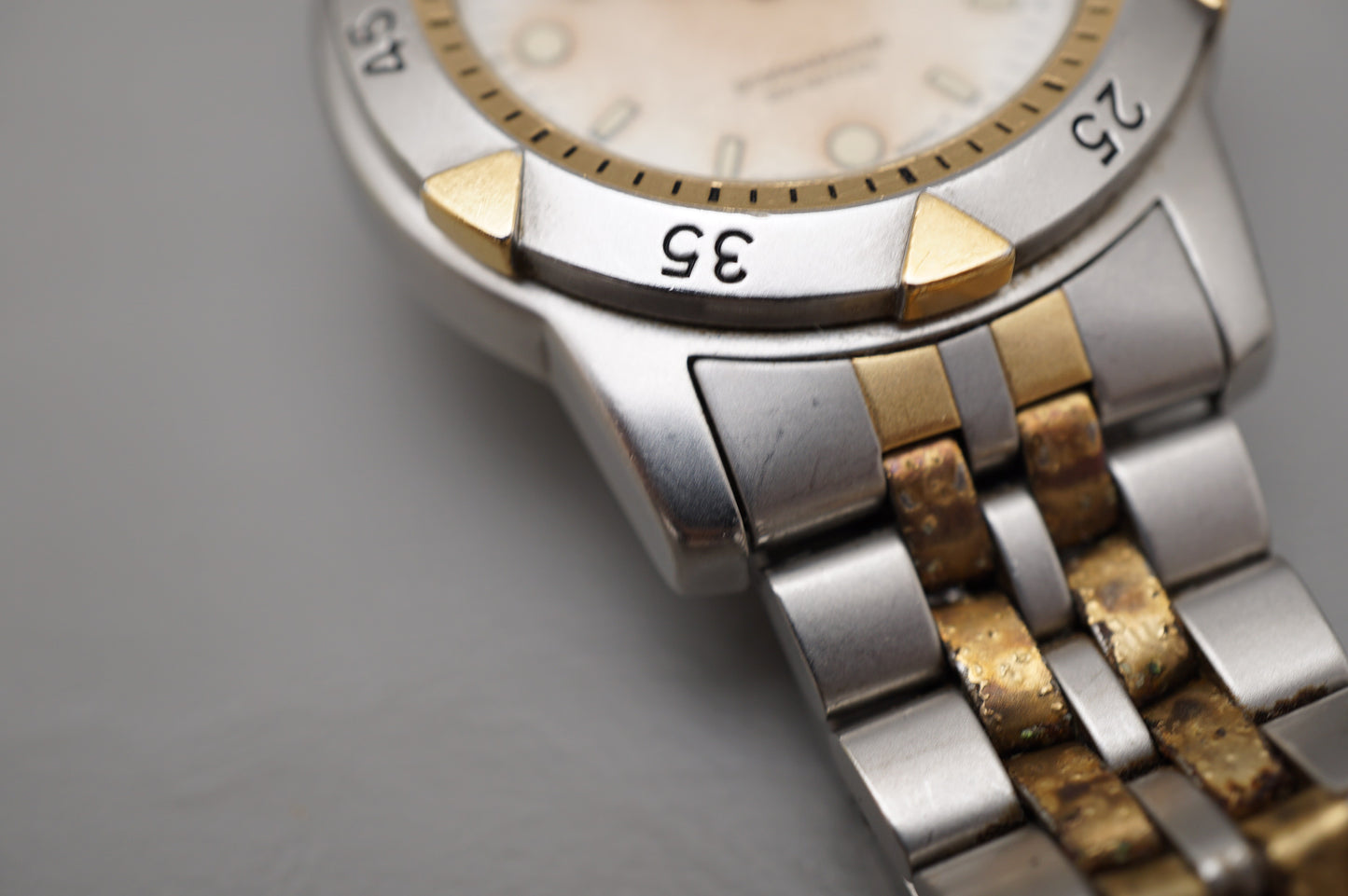 Vintage Tag Heuer 955.713G Professional Diver 200M White Two Tone Quartz Watch