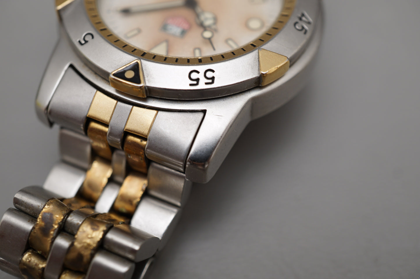 Vintage Tag Heuer 955.713G Professional Diver 200M White Two Tone Quartz Watch