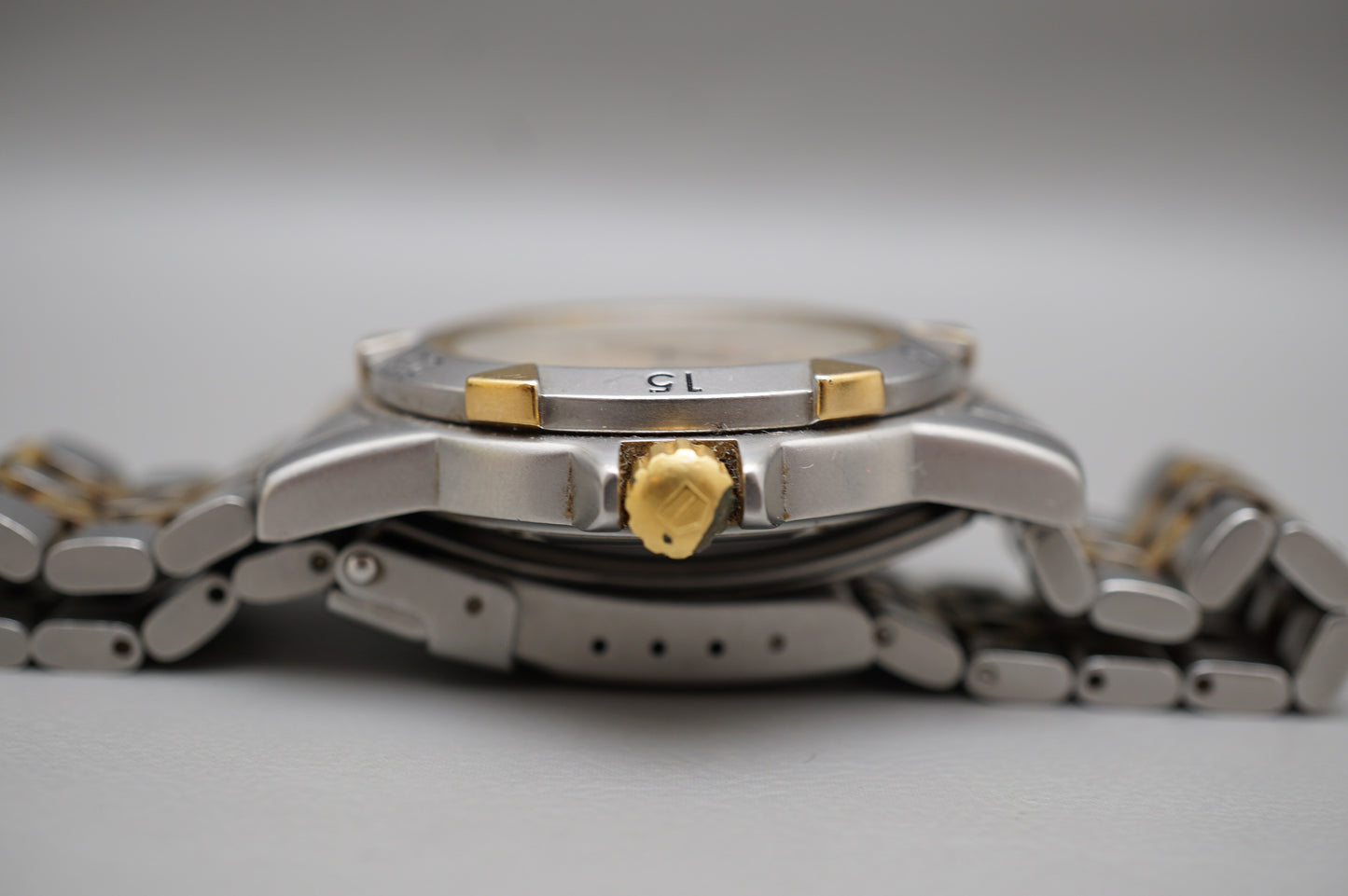 Vintage Tag Heuer 955.713G Professional Diver 200M White Two Tone Quartz Watch