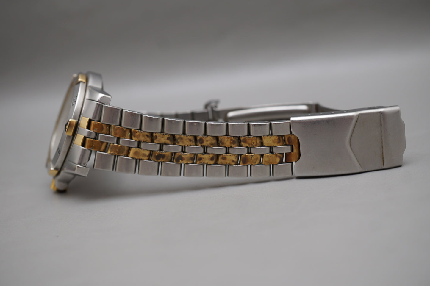 Vintage Tag Heuer 955.713G Professional Diver 200M White Two Tone Quartz Watch