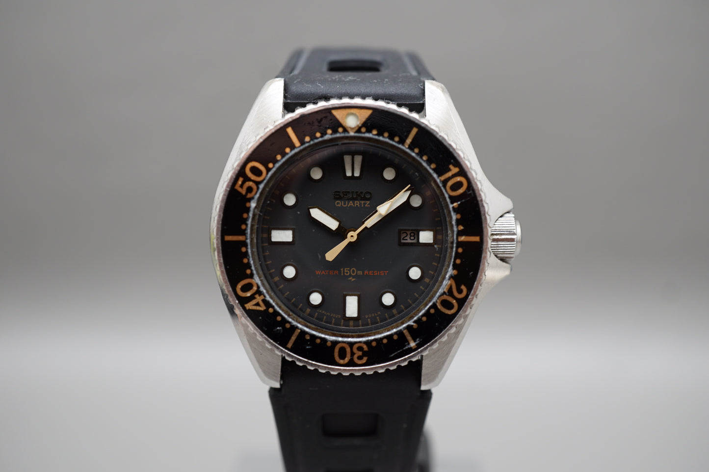 Vintage November 1980 Seiko 2625-0010 Midsize 33Mm Black Dial Diver Quartz Watch