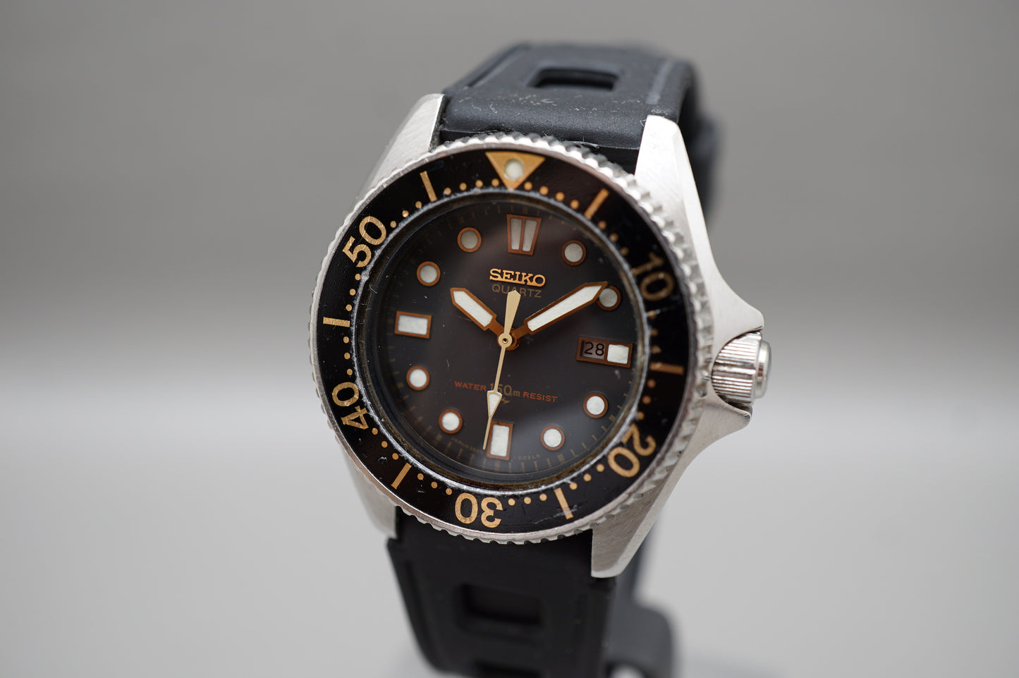 Vintage November 1980 Seiko 2625-0010 Midsize 33Mm Black Dial Diver Quartz Watch