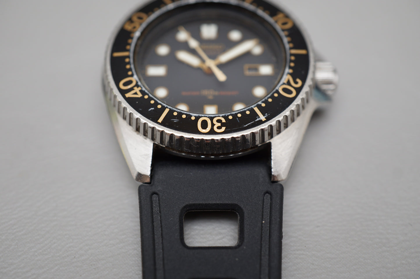 Vintage November 1980 Seiko 2625-0010 Midsize 33Mm Black Dial Diver Quartz Watch