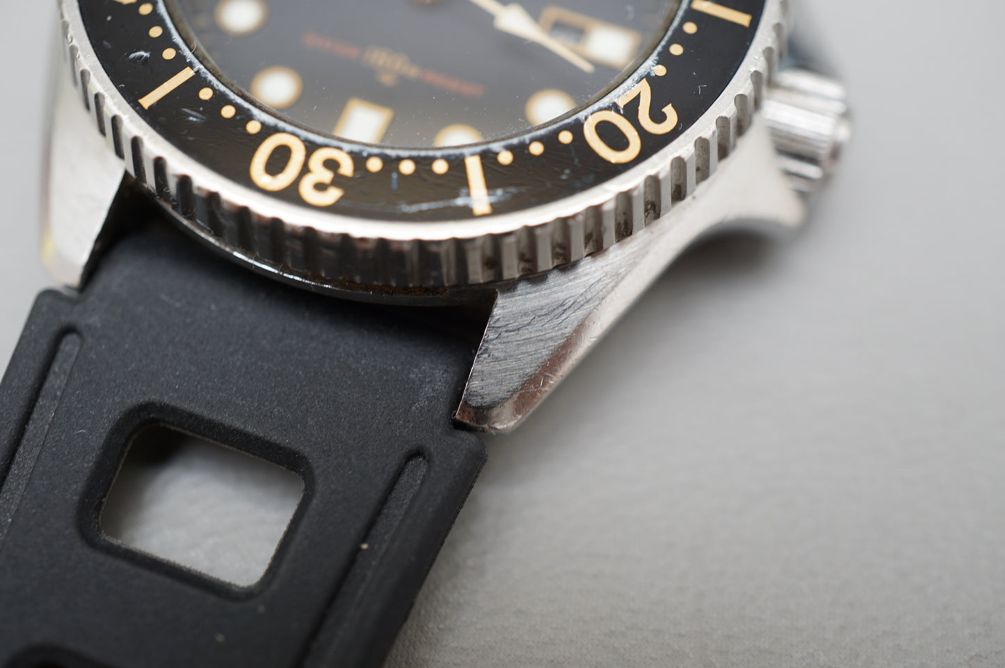 Vintage November 1980 Seiko 2625-0010 Midsize 33Mm Black Dial Diver Quartz Watch