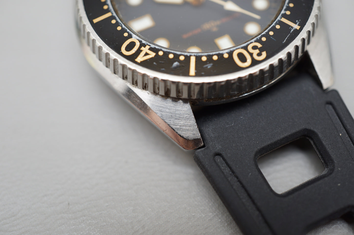 Vintage November 1980 Seiko 2625-0010 Midsize 33Mm Black Dial Diver Quartz Watch