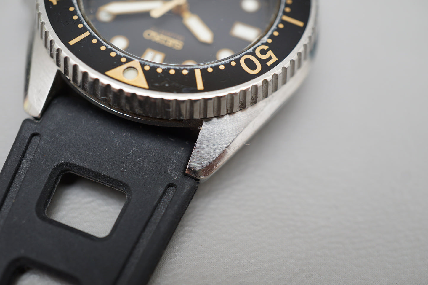 Vintage November 1980 Seiko 2625-0010 Midsize 33Mm Black Dial Diver Quartz Watch