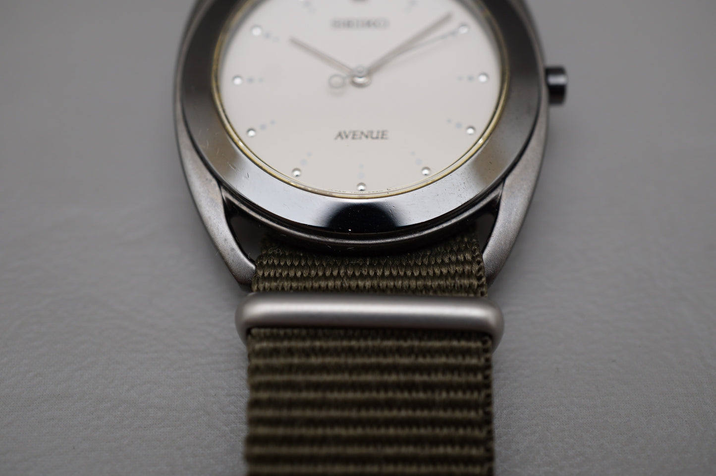 Vintage 1994 Seiko Avenue SAKC047 7N01 White Dial Black Case Quartz Watch