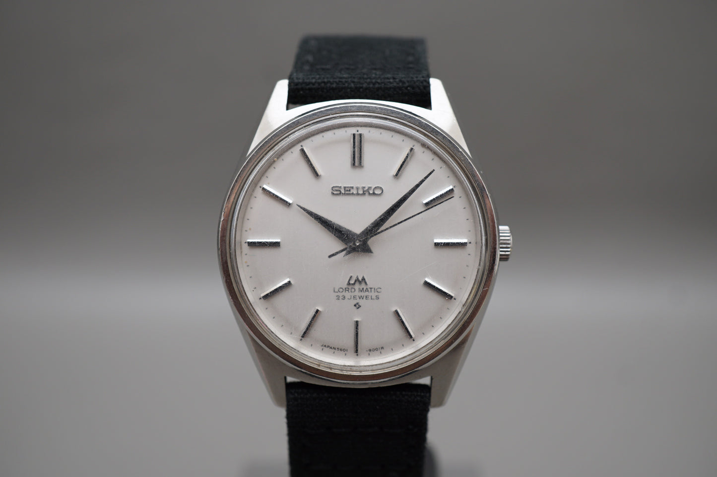 Vintage 1974 Seiko Lord Matic 5601-9000 Horseshoe Back No Date Automatic Watch