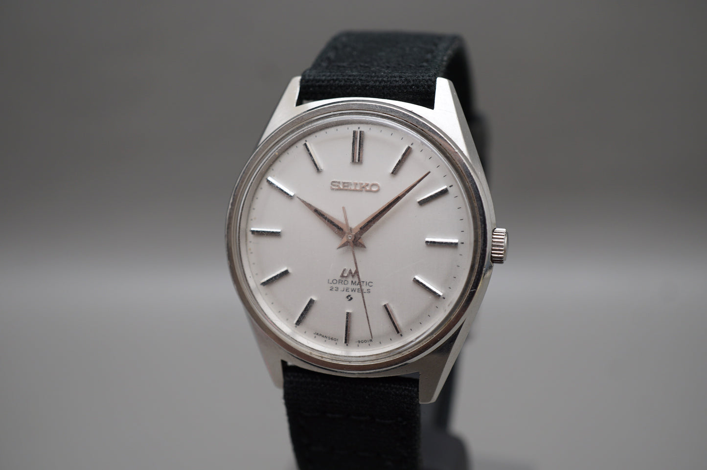 Vintage 1974 Seiko Lord Matic 5601-9000 Horseshoe Back No Date Automatic Watch