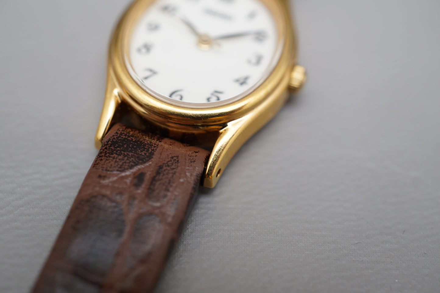 Seiko Spirit SSDA006 1N01 Gold Tone White Dial Oval Case Quartz Ladies Watch