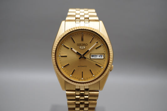 Seiko 5 Sports SNXJ94 7S26 Gold Tone Fluted Bezel Day Date Automatic Watch