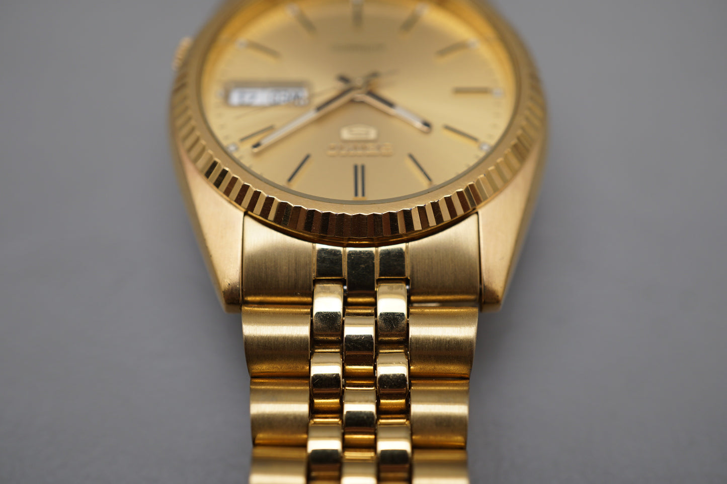 Seiko 5 Sports SNXJ94 7S26 Gold Tone Fluted Bezel Day Date Automatic Watch
