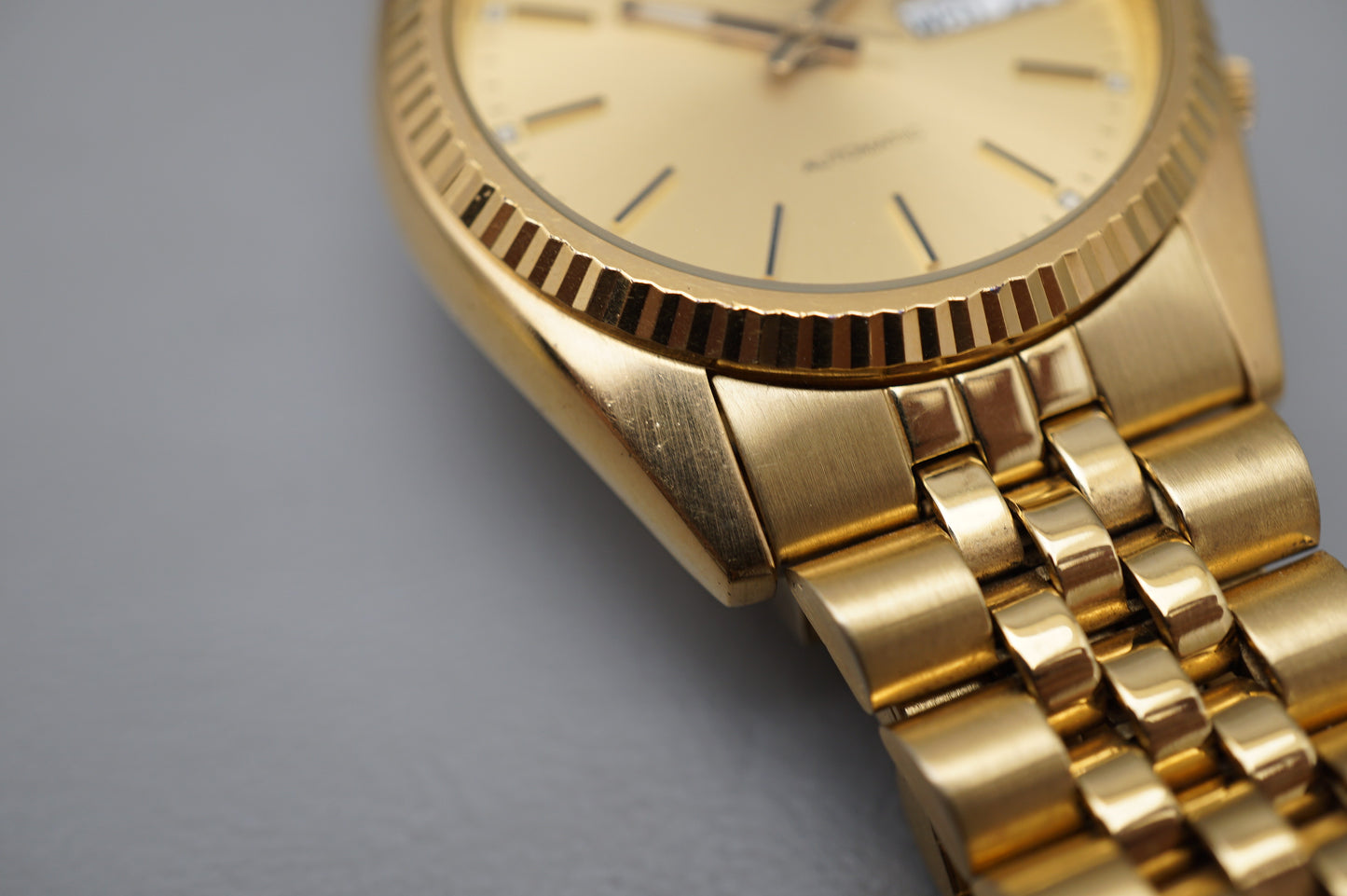 Seiko 5 Sports SNXJ94 7S26 Gold Tone Fluted Bezel Day Date Automatic Watch