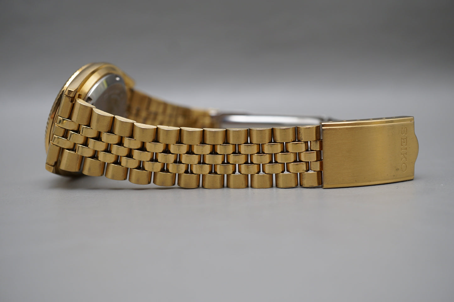 Seiko 5 Sports SNXJ94 7S26 Gold Tone Fluted Bezel Day Date Automatic Watch