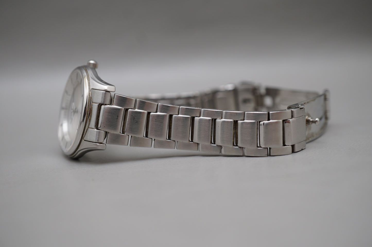 Citizen Eco-Drive E031-S103746 Silver Dial Ladies Solar Quartz Watch Japan Made
