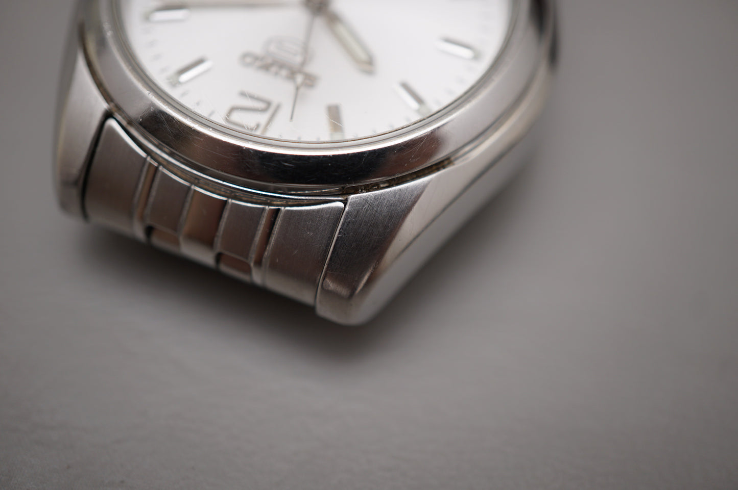 Seiko 5 SNK385 7S26 Sunburst White Dial Automatic Watch READ