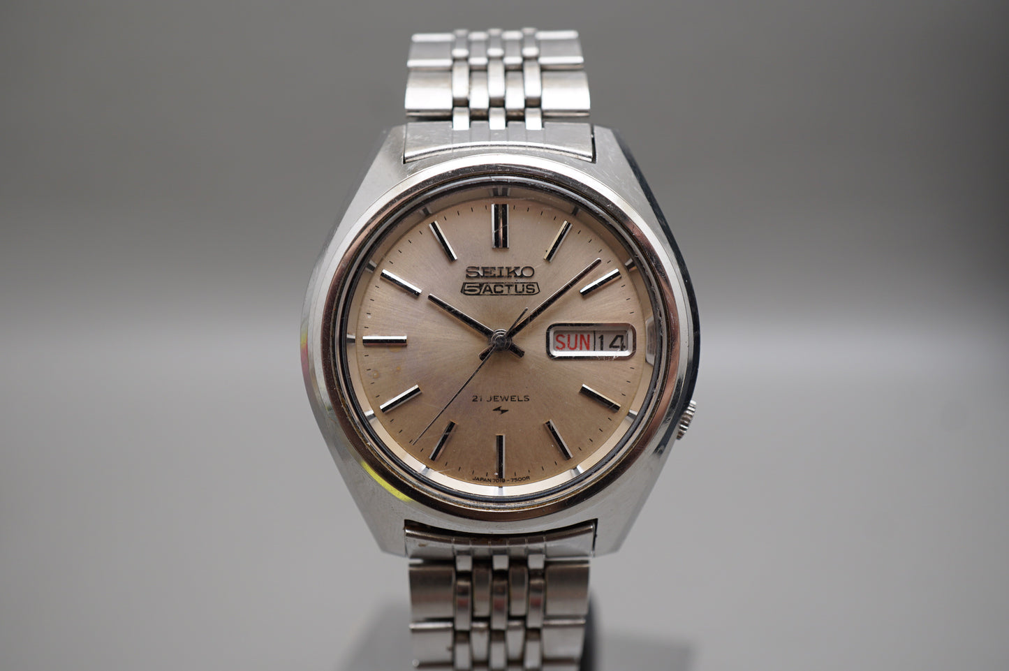 Vintage 1975 Seiko 5 Actus 7019-7060 Champagne Dial JDM Automatic Watch